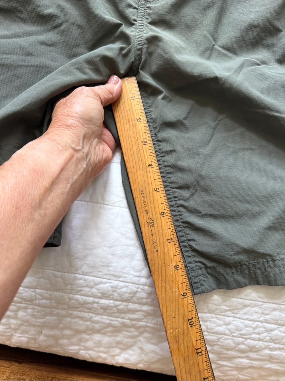 Men's COLUMBIA Olive Green Cargo Shorts size34 - Picture 8 of 8